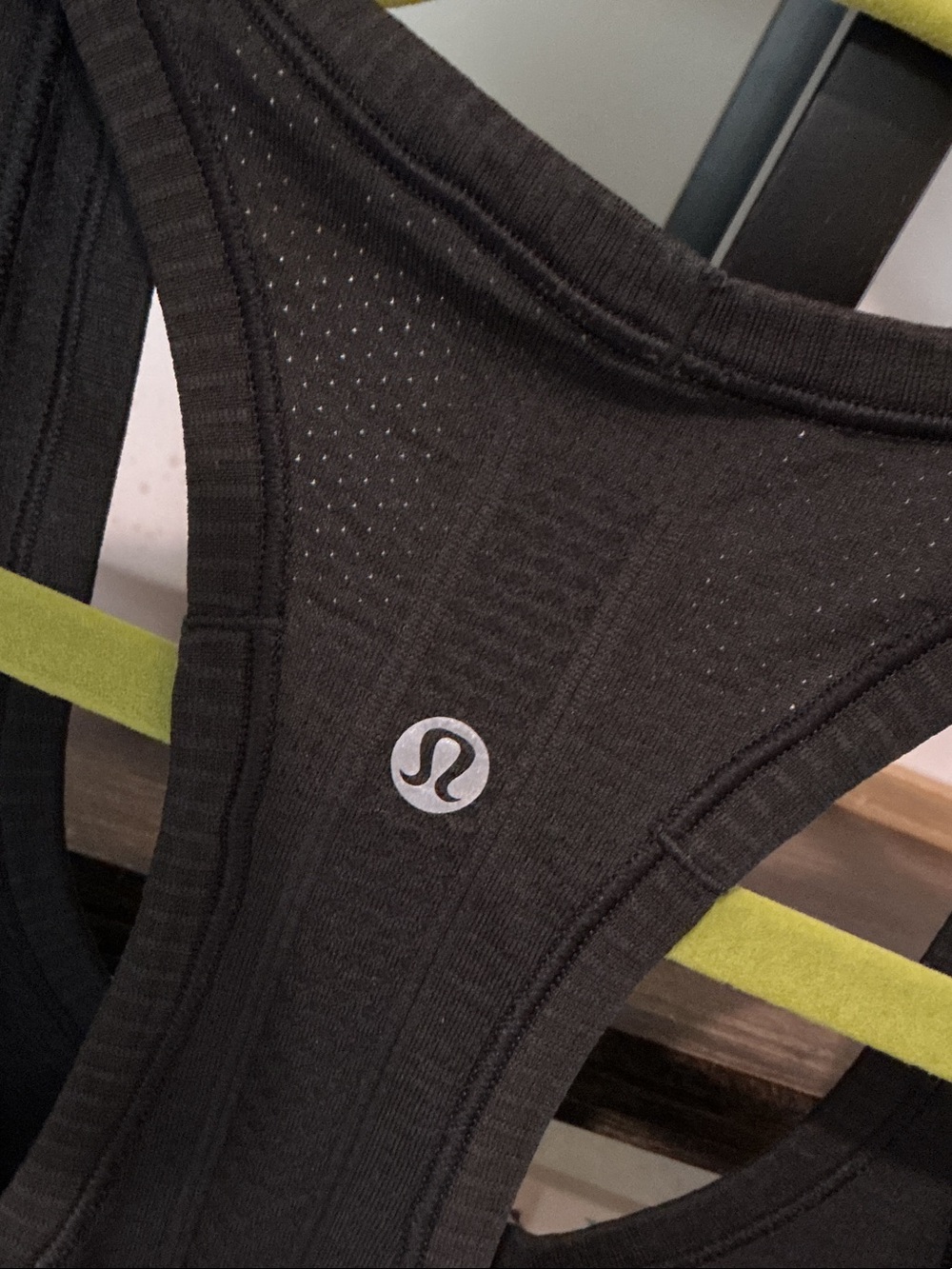 Lululemon Swiftly Tank Size 4 Black - Picture 3 of 4